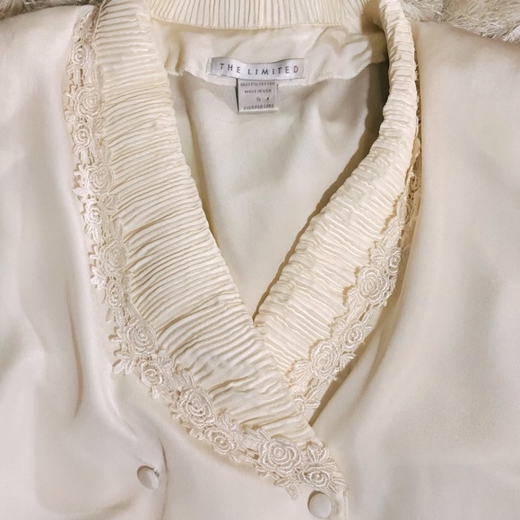 Limited Lace Edge Blouse in Cream - Picture 3 of 3